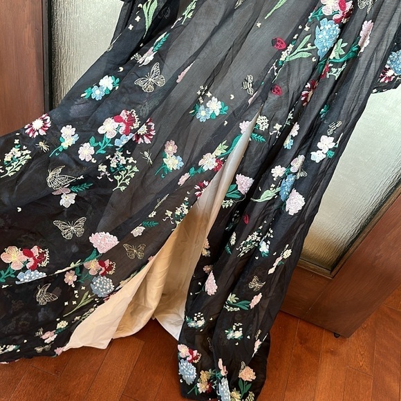 Mac Duggal EMBROIDERED BISHOP SLEEVE V NECK FLOWY GOWN size 4 $798 NEW - Picture 12 of 17